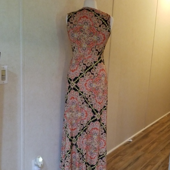 Sleeveless maxi dress with gorgeous color and deta - Picture 2 of 2